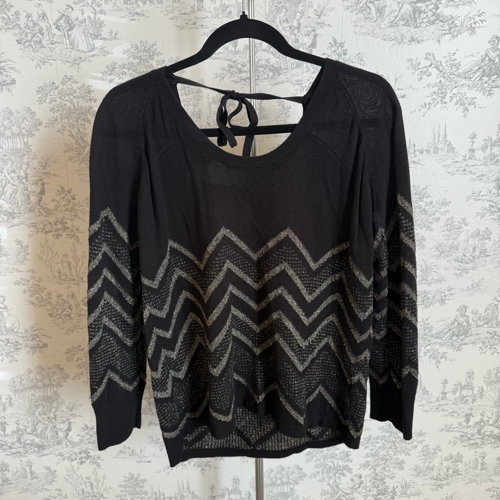 Button’s Black and Gray Chevron Women's Top